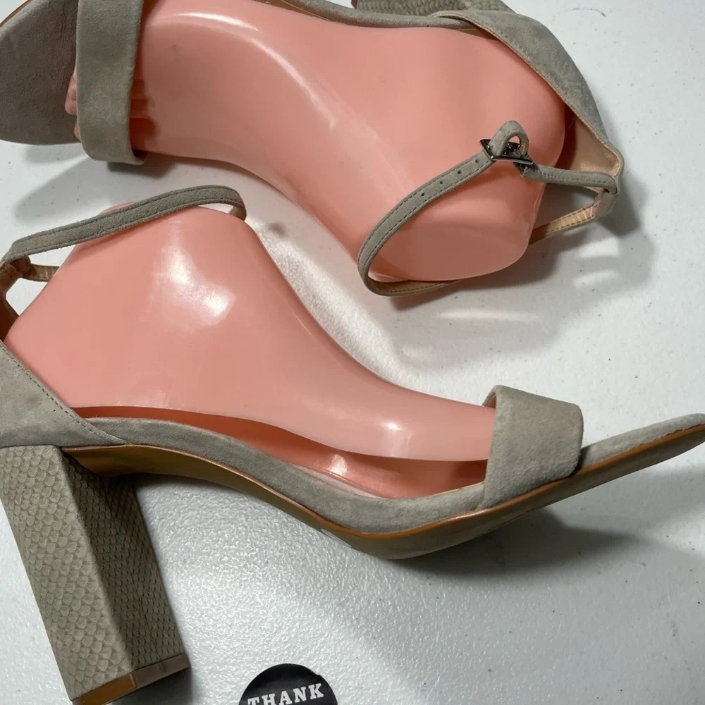 Vince Camuto Gray Ankle Strap Heels 9.5M SB- K
